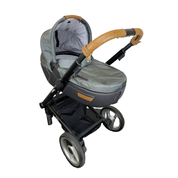 Mutsy i2 kinderwagen met lederen duw en draagbeugel hoezen bekleding